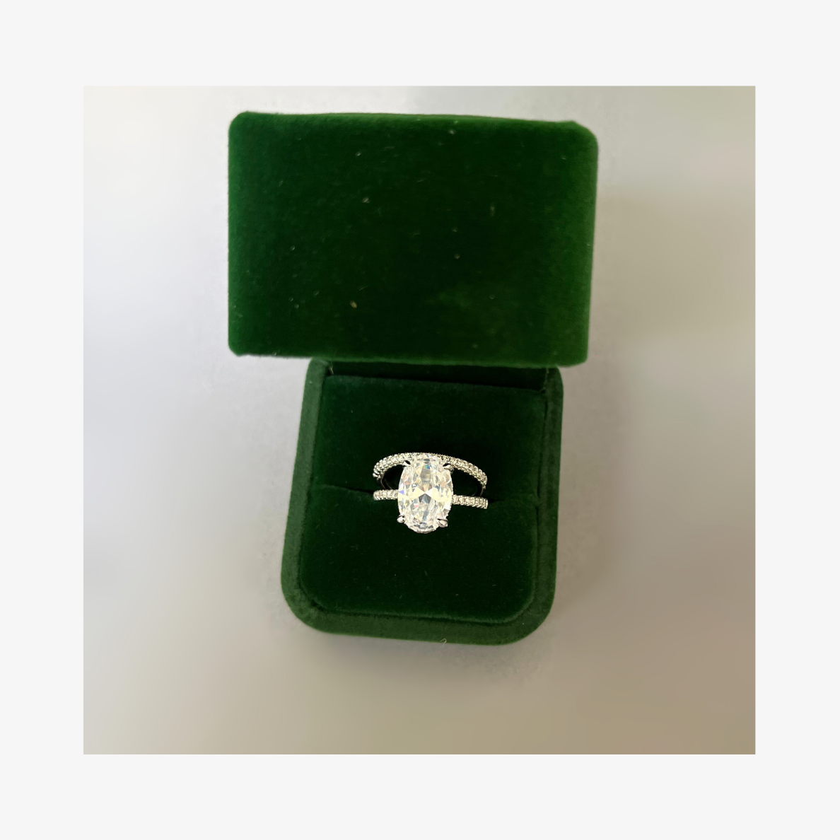 Anillos de Zirconias 1 de Compromiso Ovalado con 1 Churumbela completa